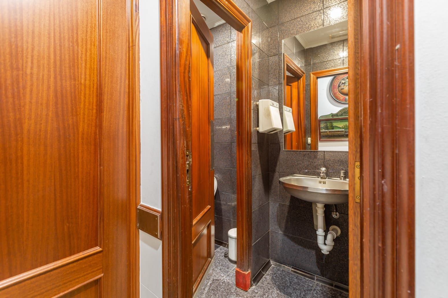 Business for sale in Vitoria-Gasteiz - € 360,000 (Ref: 9533420)