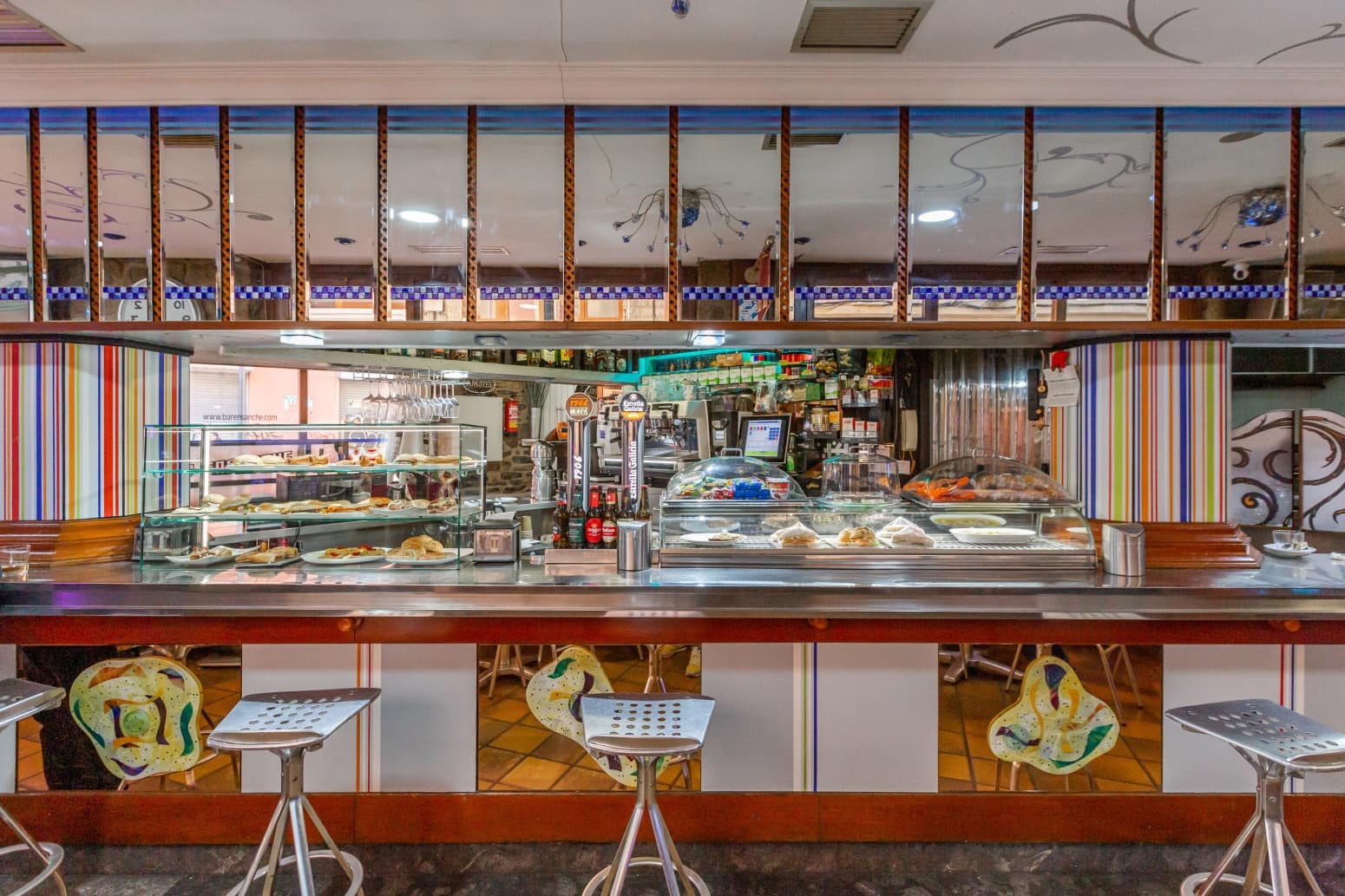 Business for sale in Vitoria-Gasteiz - € 360,000 (Ref: 9533420)