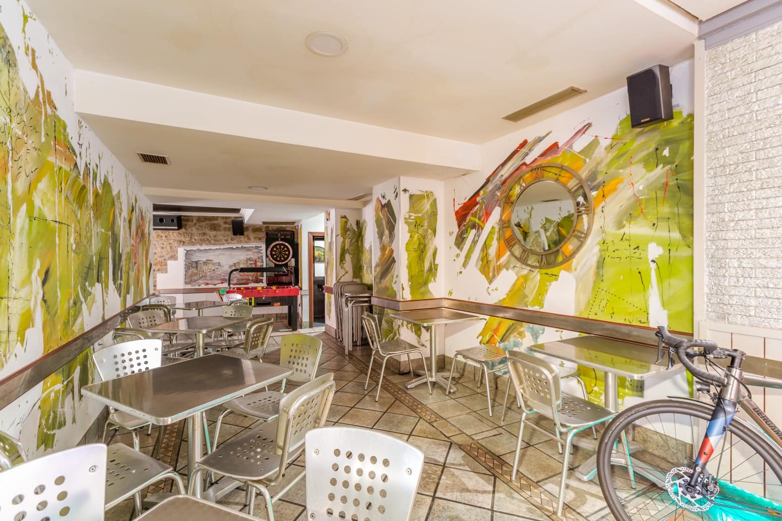 Business for sale in Vitoria-Gasteiz - € 360,000 (Ref: 9533420)