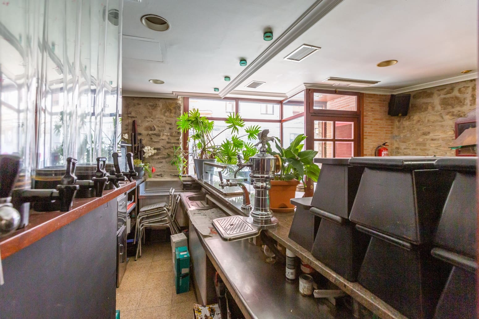 Business for sale in Vitoria-Gasteiz - € 360,000 (Ref: 9533420)