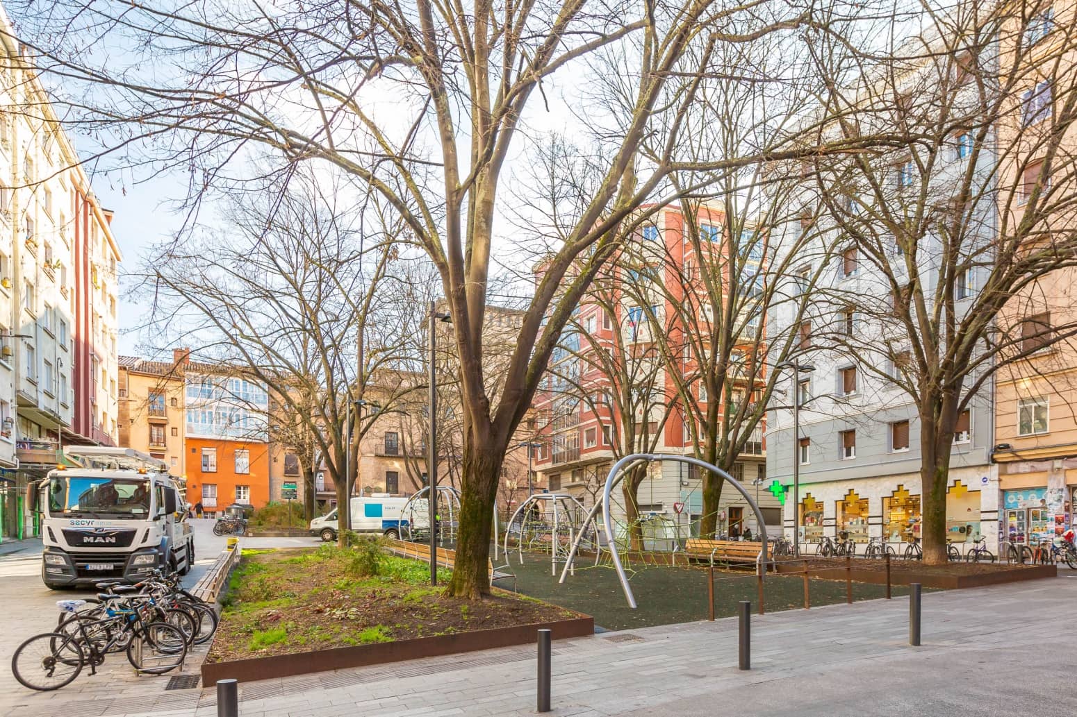 Business for sale in Vitoria-Gasteiz - € 360,000 (Ref: 9533420)