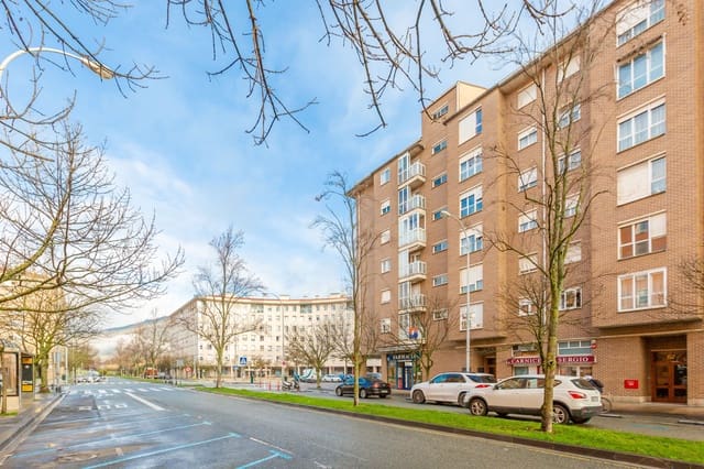 3 soveværelse Lejlighed til salg i Pamplona / Iruña med garage - € 285.000 (Ref: 9533422)