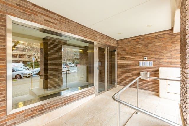 4 soveværelse Lejlighed til salg i Pamplona / Iruña - € 399.000 (Ref: 9535626)