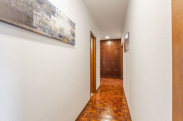 4 soveværelse Lejlighed til salg i Pamplona / Iruña - € 399.000 (Ref: 9535626)
