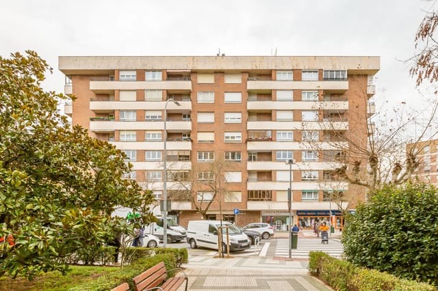 4 soveværelse Lejlighed til salg i Pamplona / Iruña - € 399.000 (Ref: 9535626)