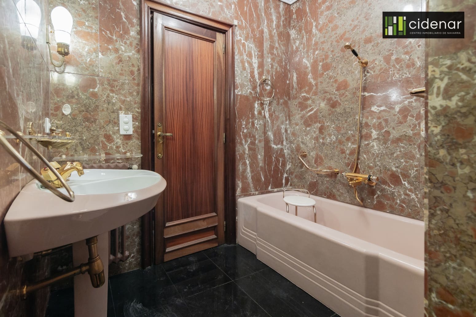 Piso de 3 habitaciones en Pamplona / Iruña en venta - 370.000 € (Ref: 9555291)