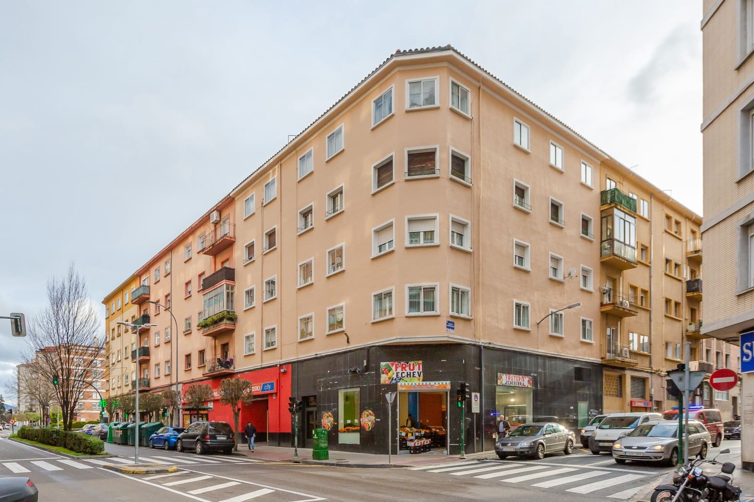 Commercial for rent in Burlada - € 30,000 (Ref: 9561441)