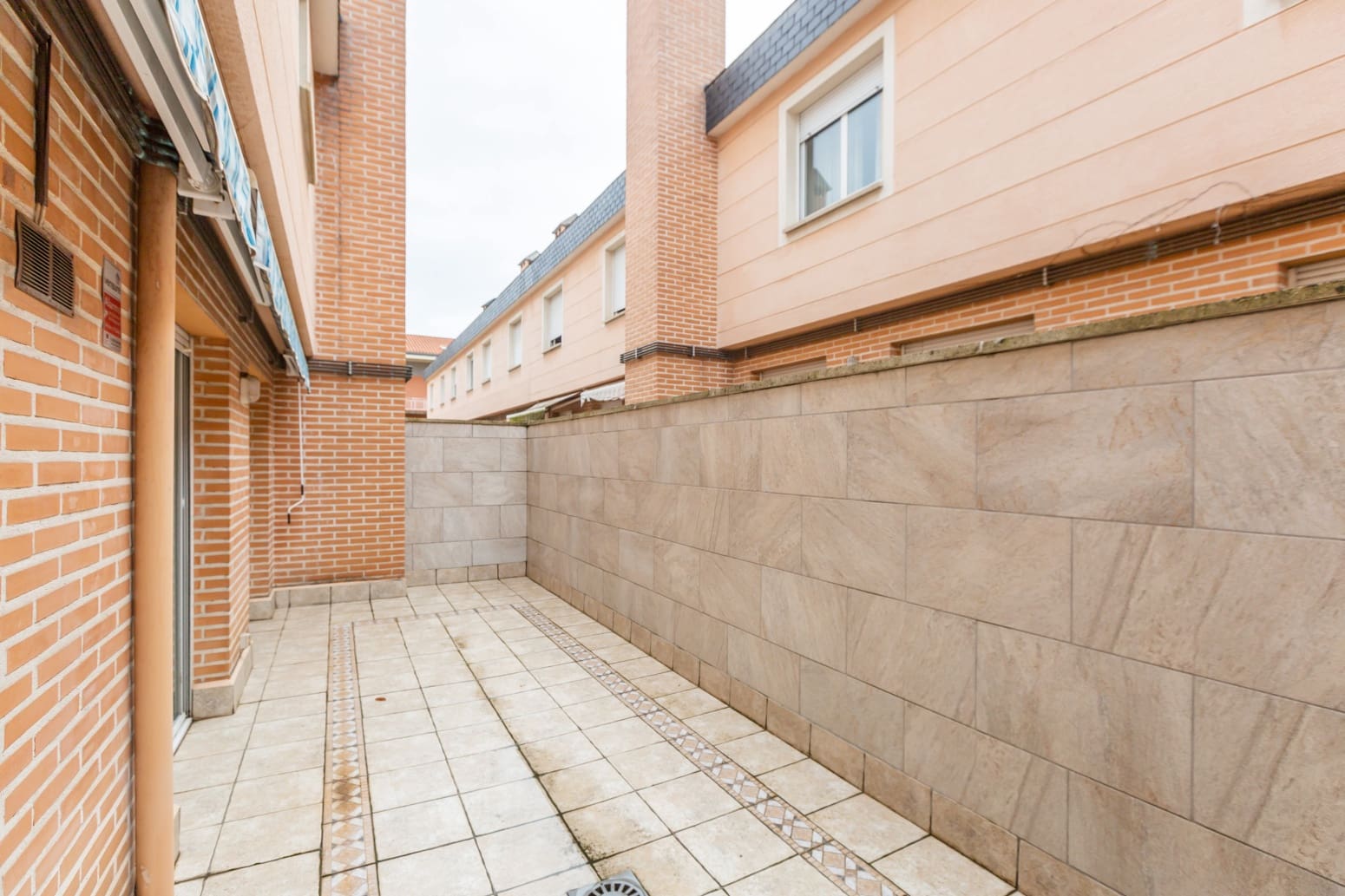 5 sypialnia Willa na sprzedaż w Baranain z garażem - 575 000 € (Ref: 9568239)