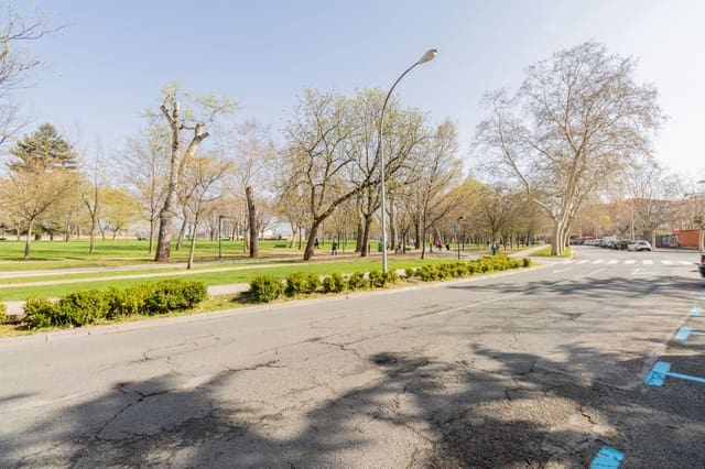 Kaupallinen vuokrattavana paikassa Pamplona - 800 € (Ref: 9570860)