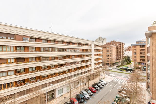 4 makuuhuone Asunto myytävänä paikassa Pamplona - 449 900 € (Ref: 9576270)
