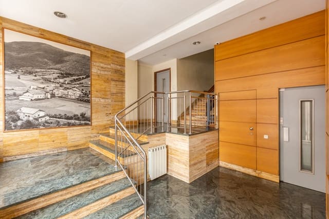 4 makuuhuone Asunto myytävänä paikassa Pamplona - 449 900 € (Ref: 9576270)