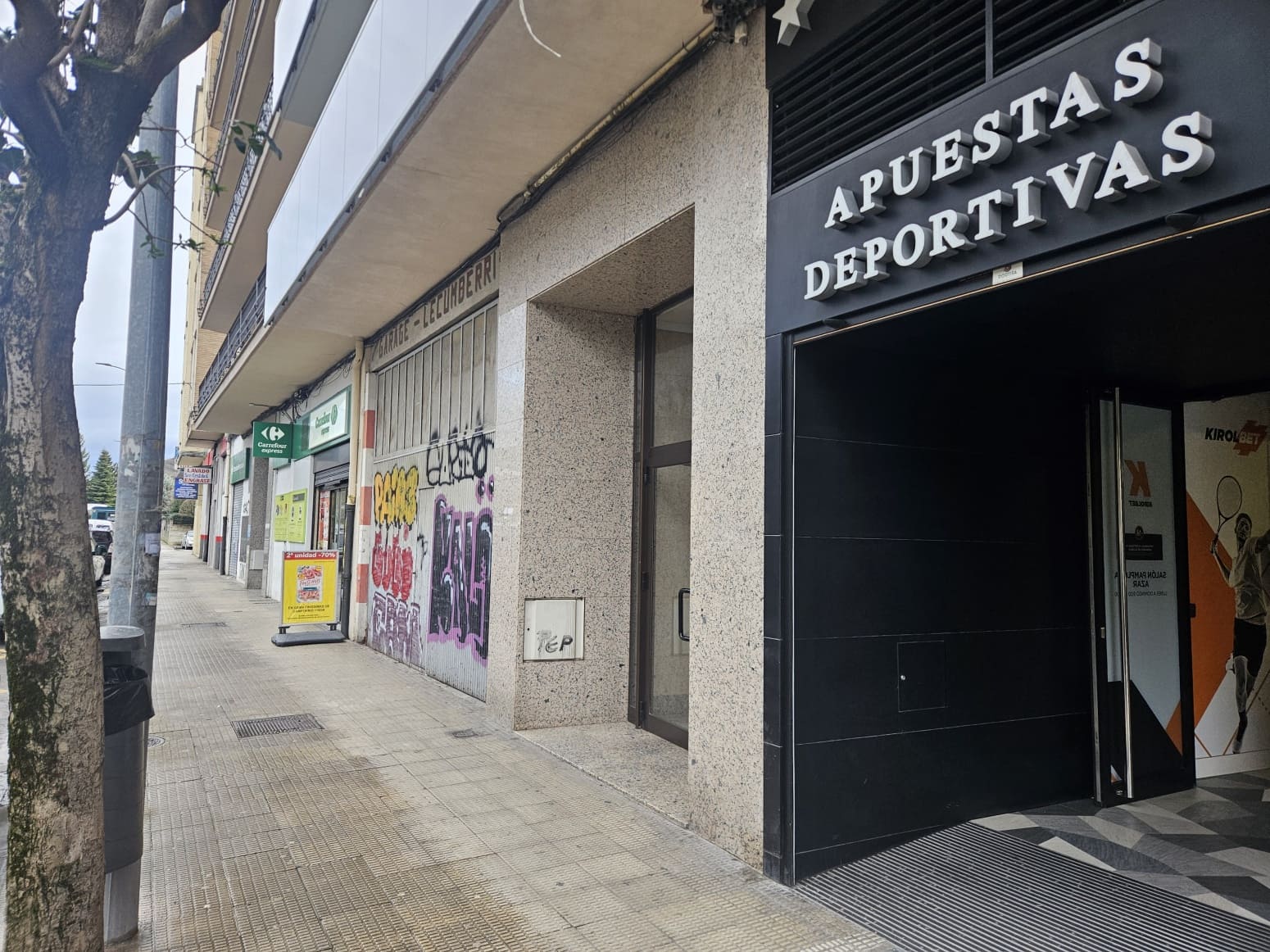 Commercial for rent in Burlada - € 1,000 (Ref: 9585975)