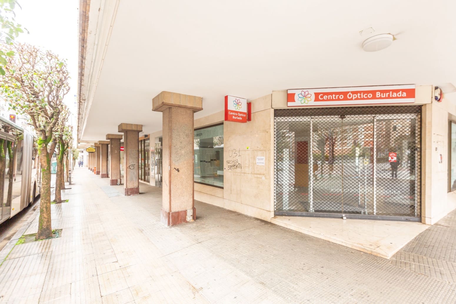 Commercial for rent in Burlada - € 1,800 (Ref: 9585976)