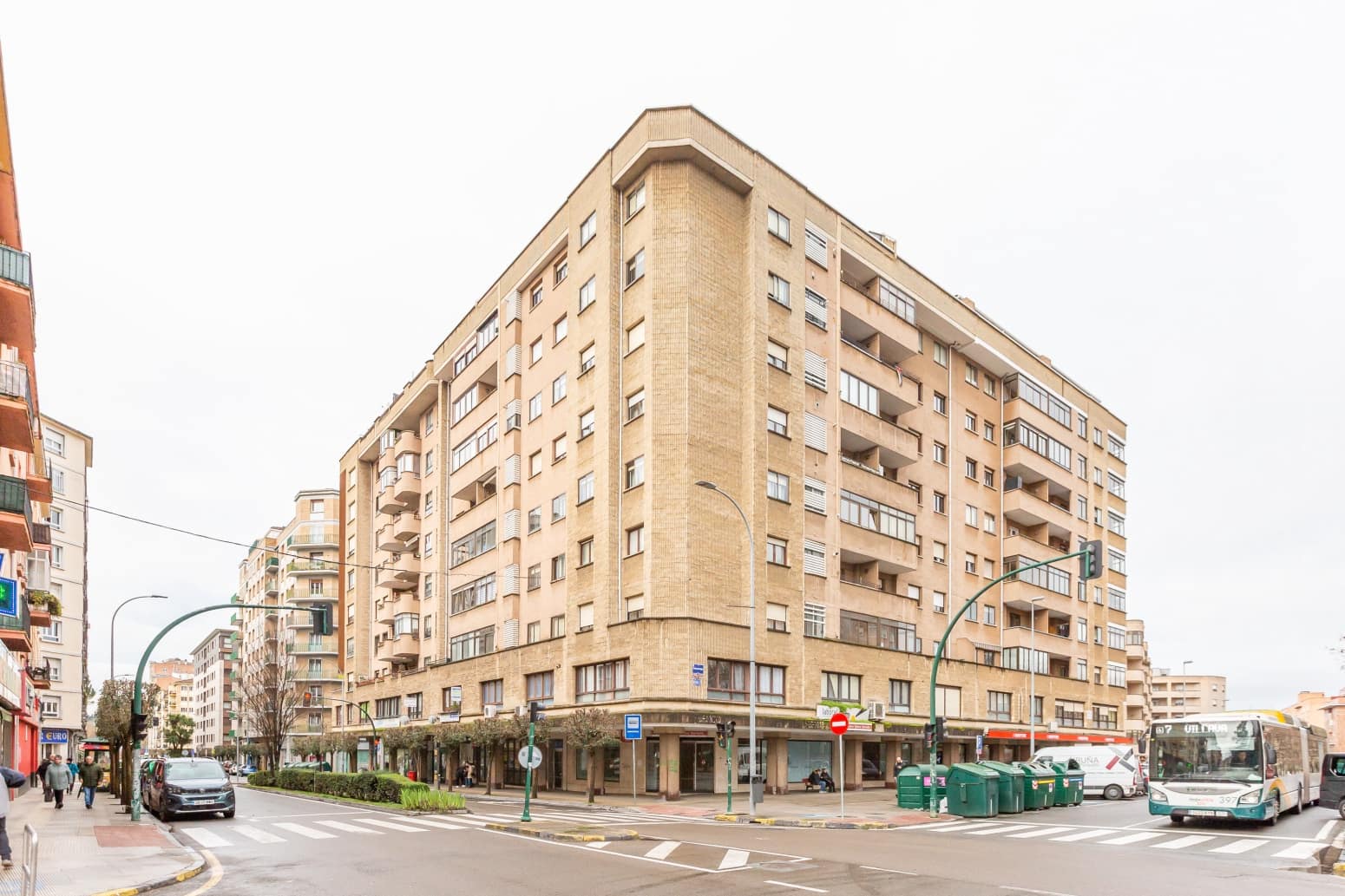 Commercial for rent in Burlada - € 1,800 (Ref: 9585976)