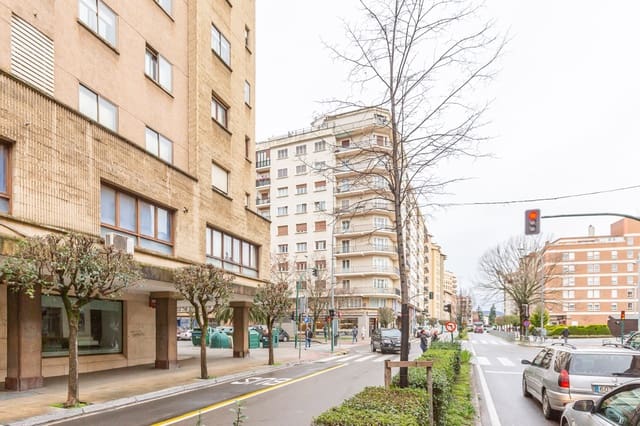 Kaupallinen vuokrattavana paikassa Burlada - 1 800 € (Ref: 9585976)