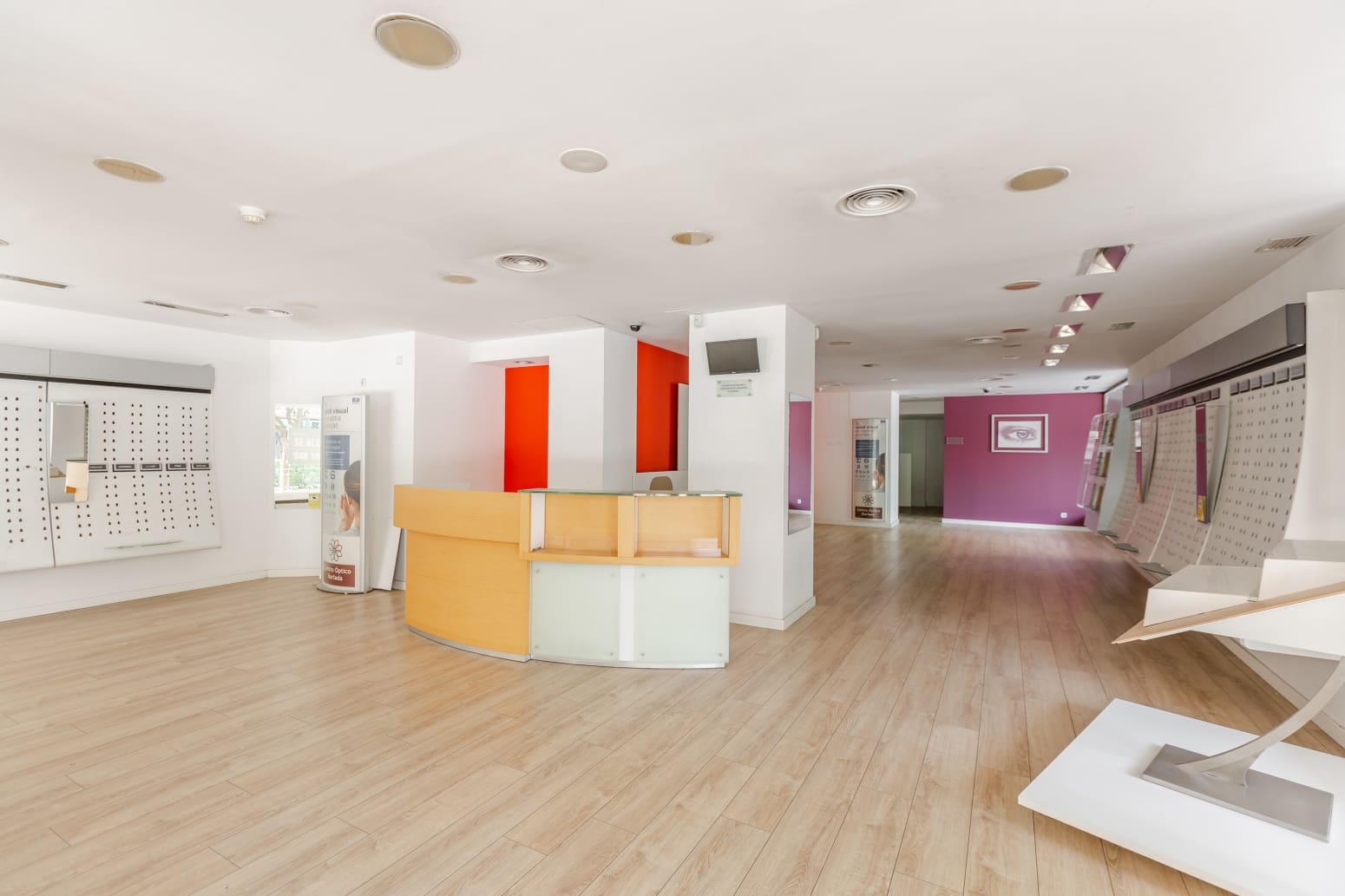 Commercial for rent in Burlada - € 1,800 (Ref: 9585976)