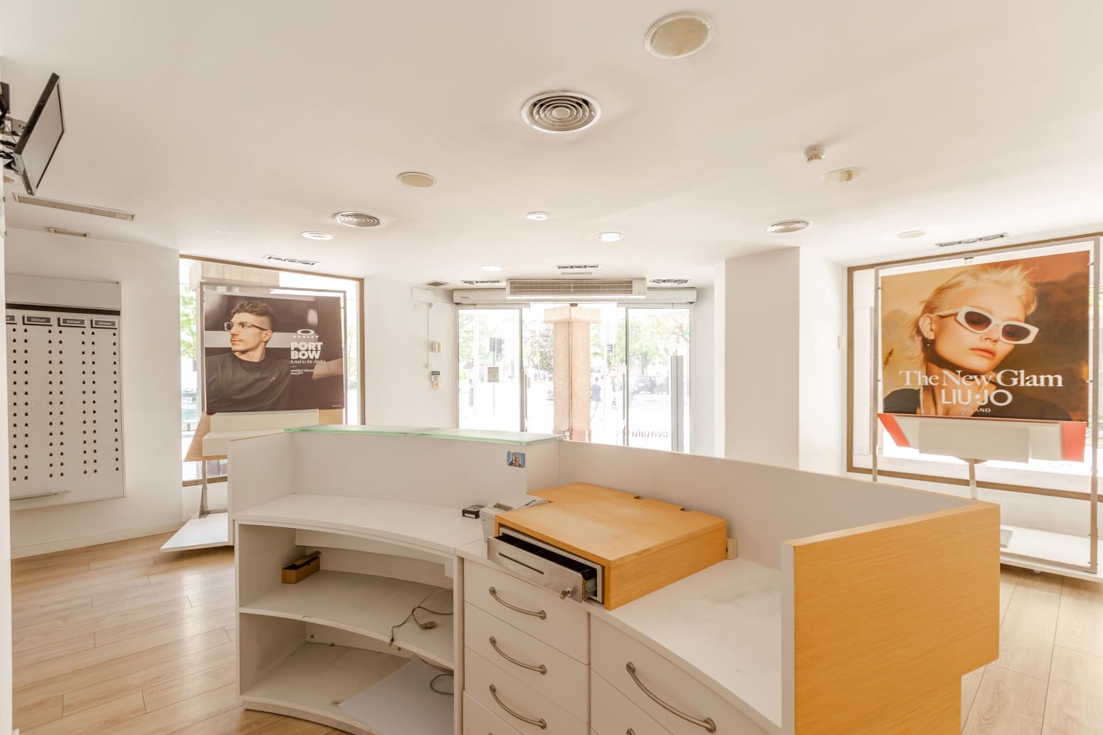 Commercial for rent in Burlada - € 1,800 (Ref: 9585976)