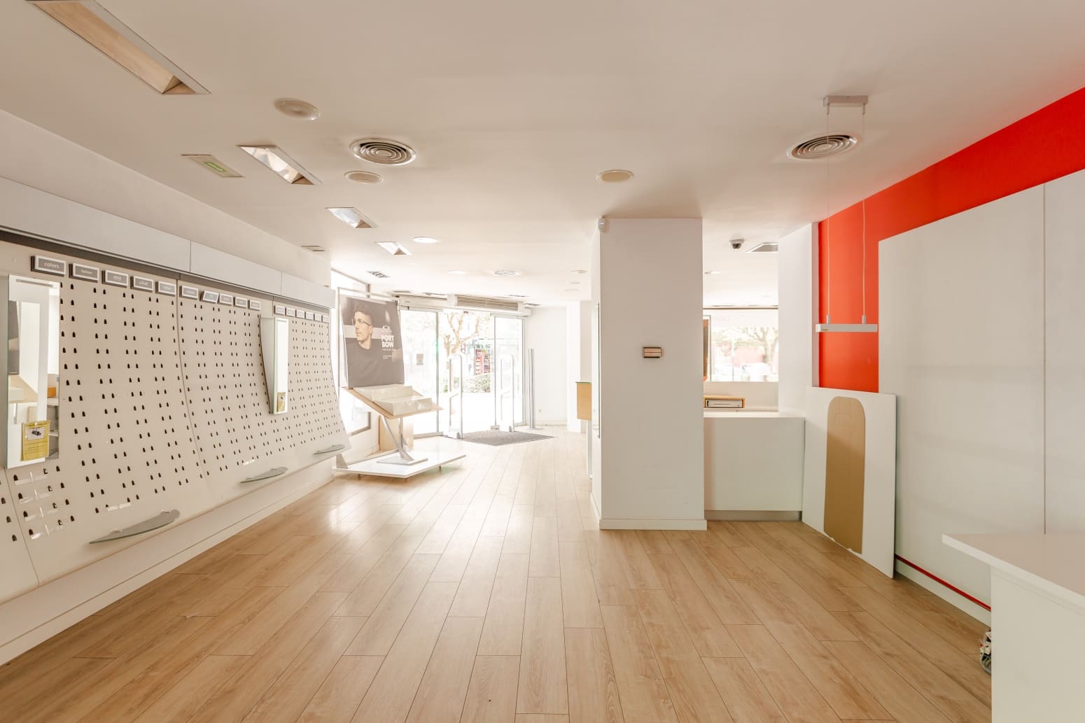 Commercial for rent in Burlada - € 1,800 (Ref: 9585976)