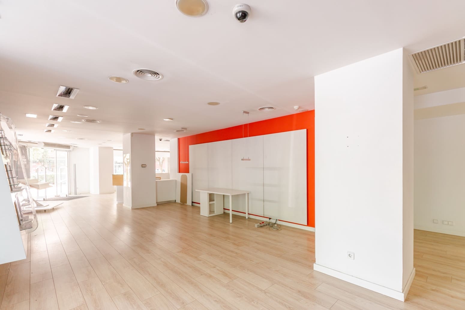 Commercial for rent in Burlada - € 1,800 (Ref: 9585976)