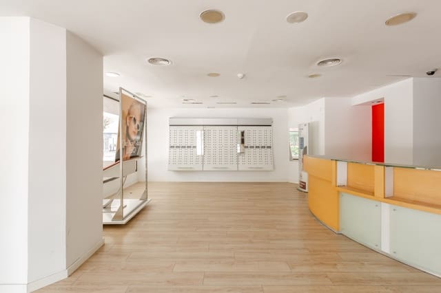 Kommersiell til leie i Burlada - € 1 800 (Ref: 9585976)