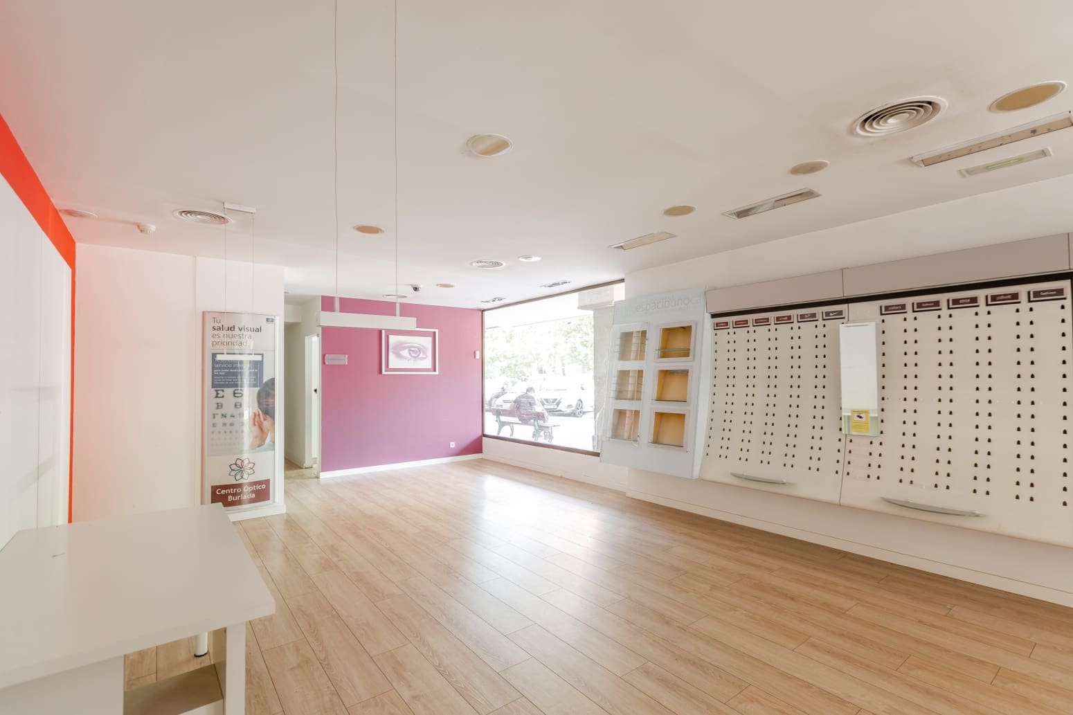 Commercial for rent in Burlada - € 1,800 (Ref: 9585976)