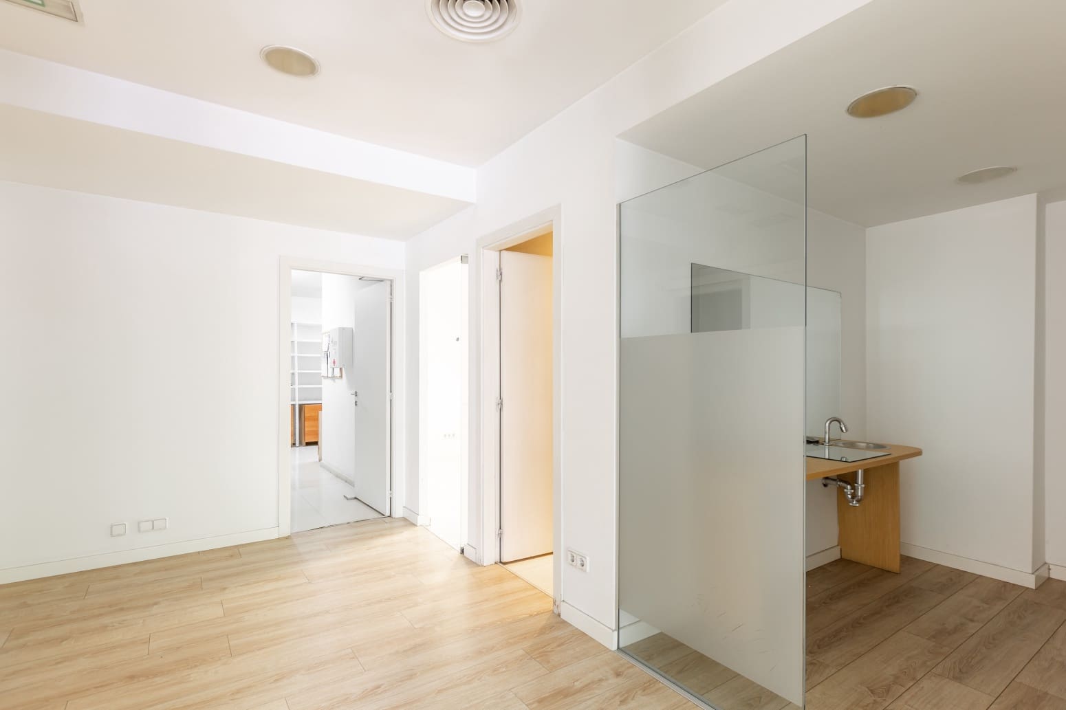 Commercial for rent in Burlada - € 1,800 (Ref: 9585976)