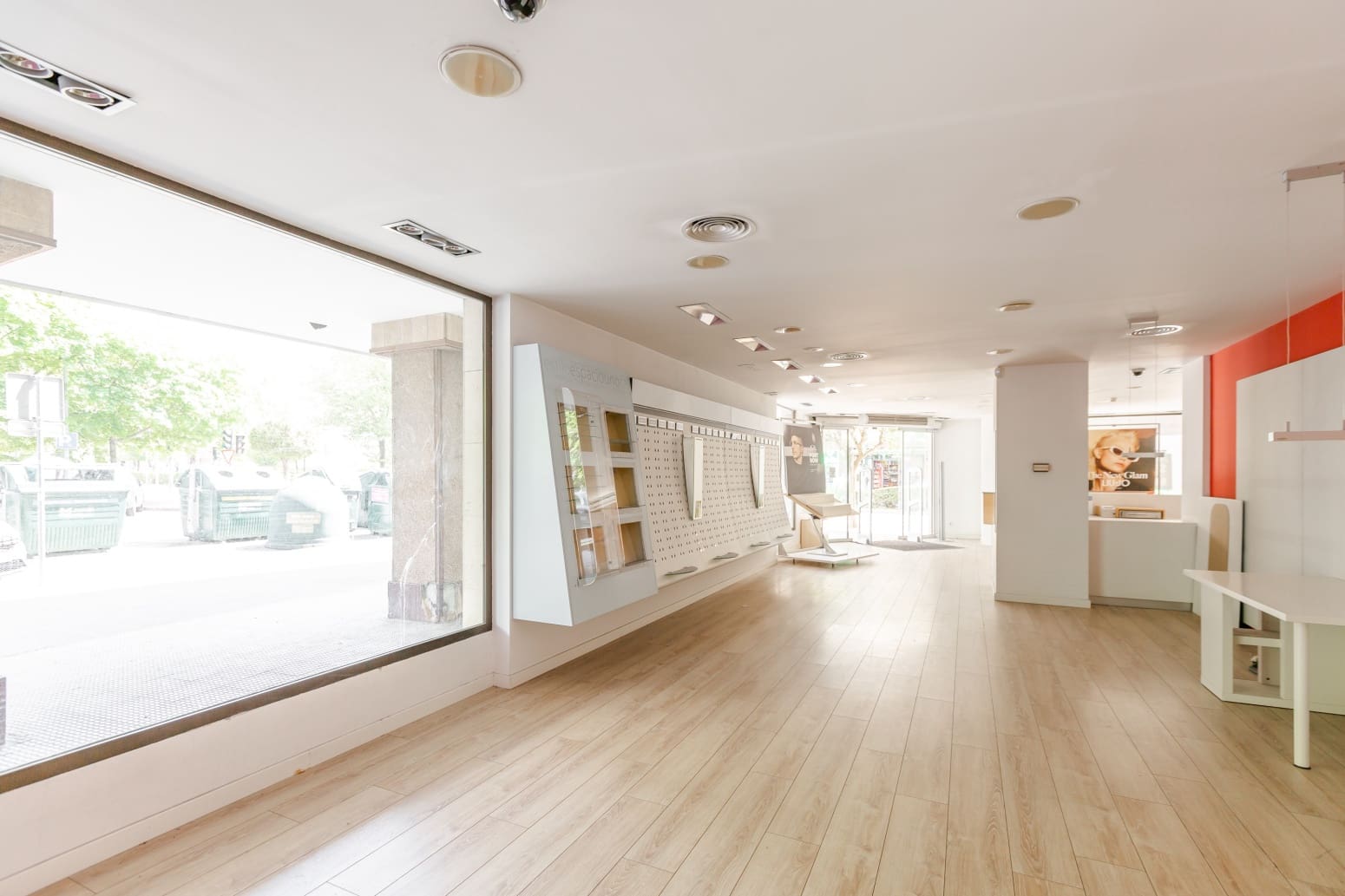 Commercial for rent in Burlada - € 1,800 (Ref: 9585976)