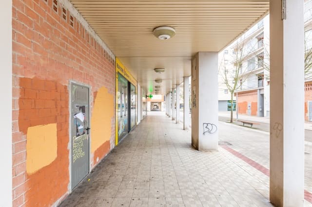 Erhverv til salg i Egüés, Valle de Egüés/Eguesibar - € 160.000 (Ref: 9585977)