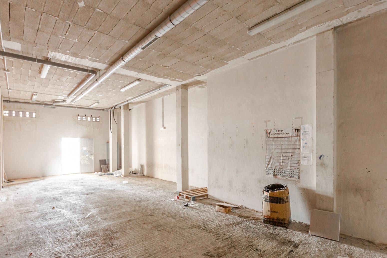 Commercial for sale in Egues - € 160,000 (Ref: 9585977)