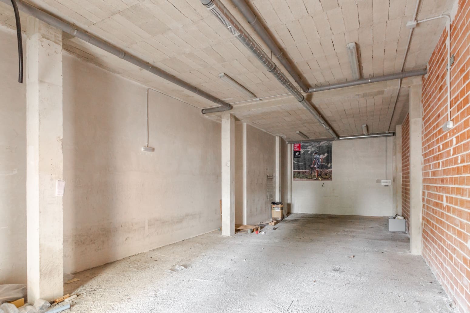 Commercial for sale in Egues - € 160,000 (Ref: 9585977)