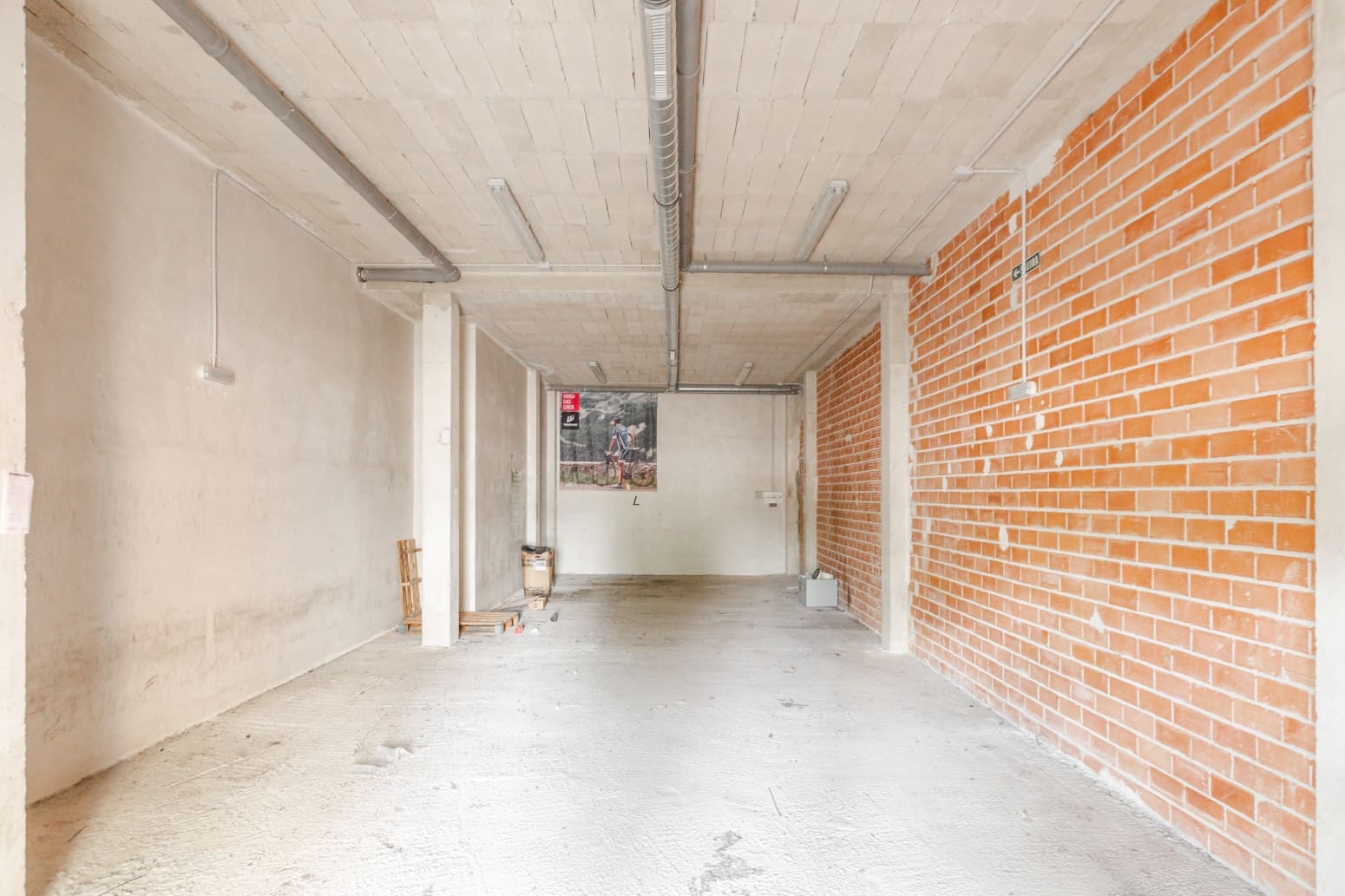 Commercial for sale in Egues - € 160,000 (Ref: 9585977)