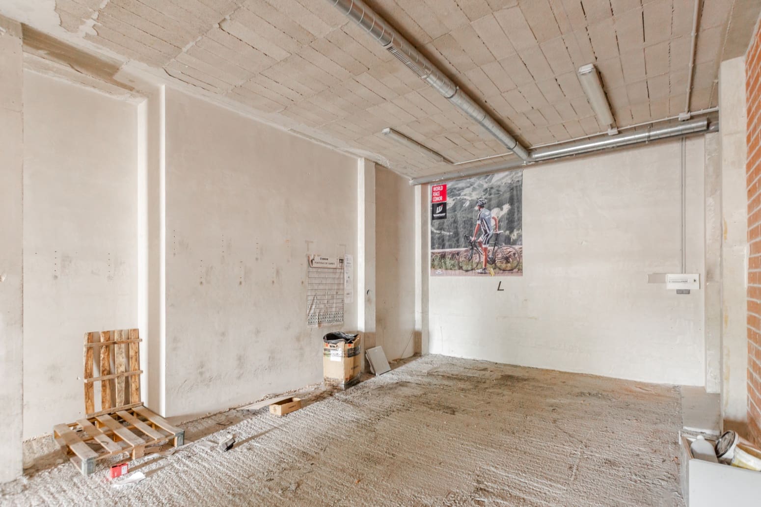Commercial for sale in Egues - € 160,000 (Ref: 9585977)