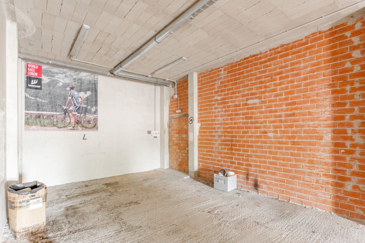 Commercial for sale in Egues - € 160,000 (Ref: 9585977)