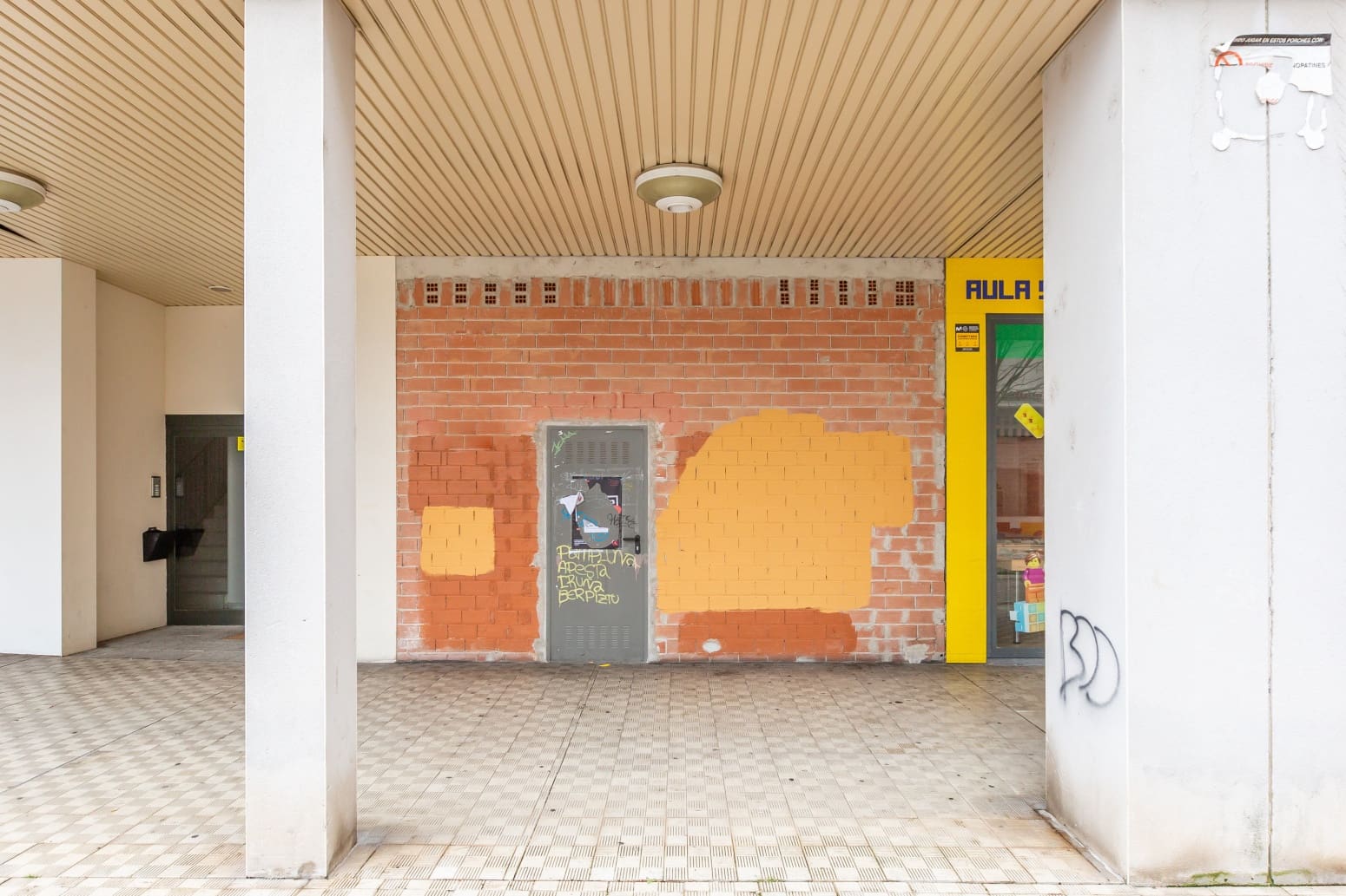 Commercial for rent in Egues - € 700 (Ref: 9585978)