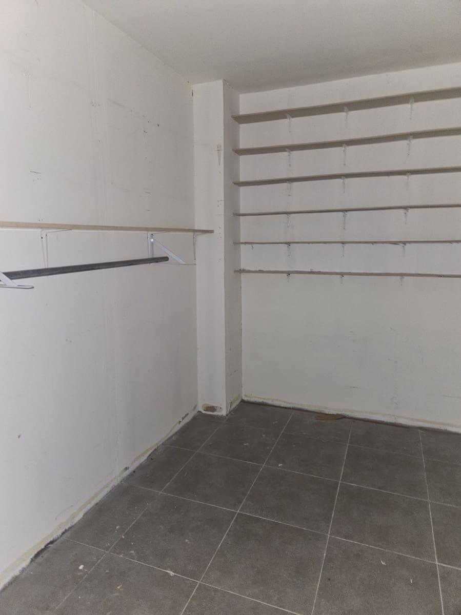 Commercial for rent in Burlada - € 450 (Ref: 9585979)