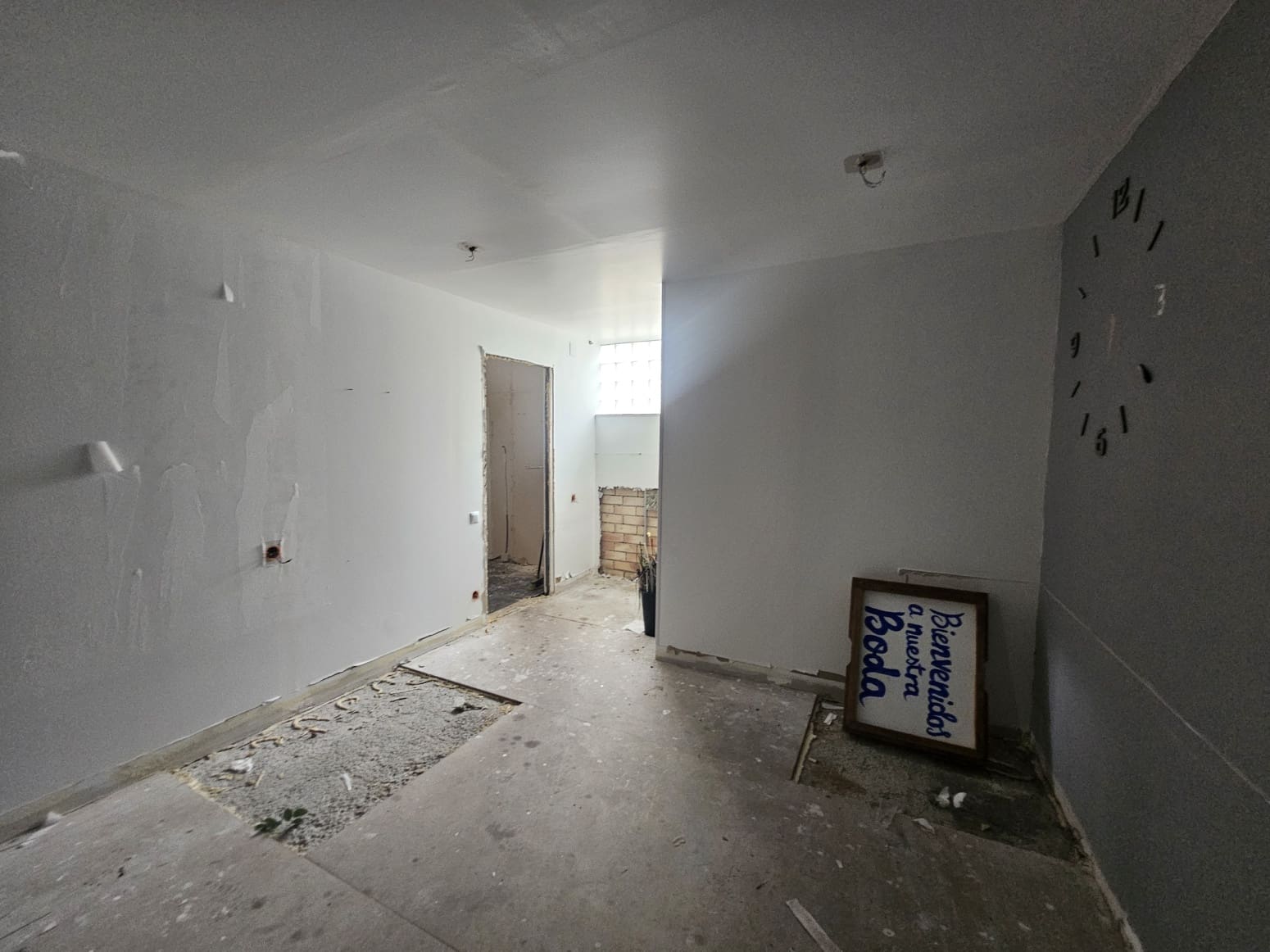 Commercial for rent in Burlada - € 450 (Ref: 9585979)