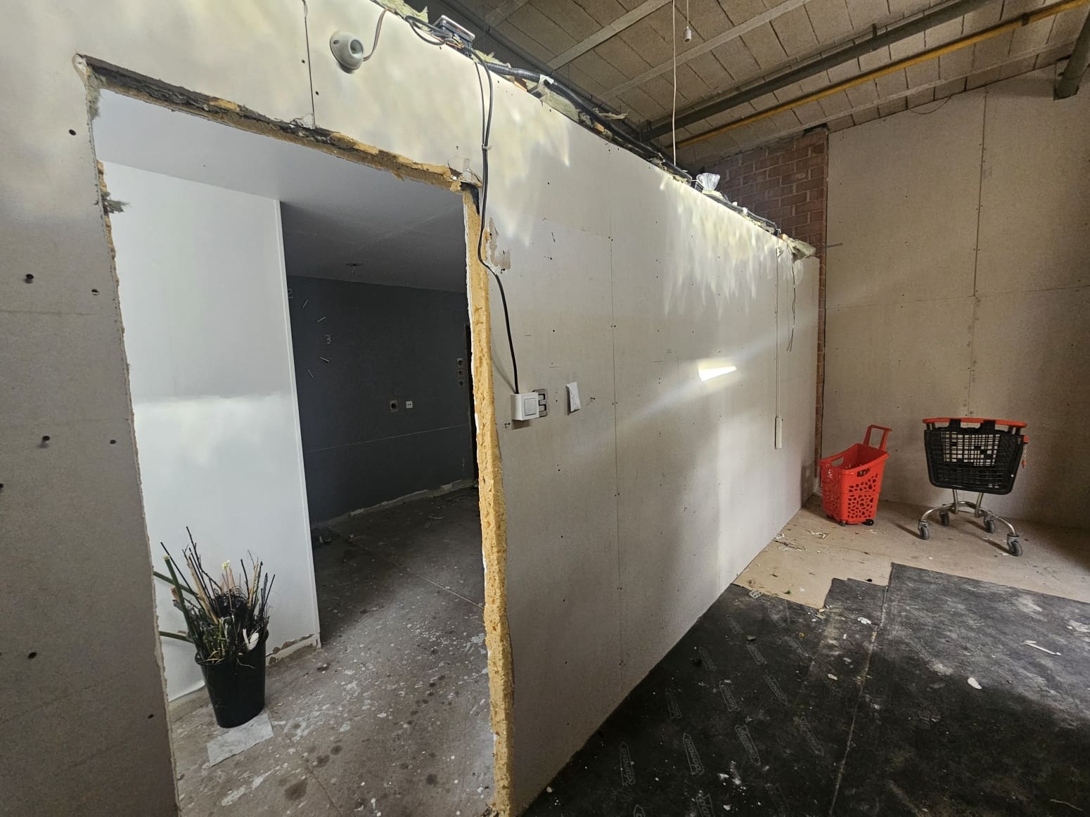 Commercial for rent in Burlada - € 450 (Ref: 9585979)