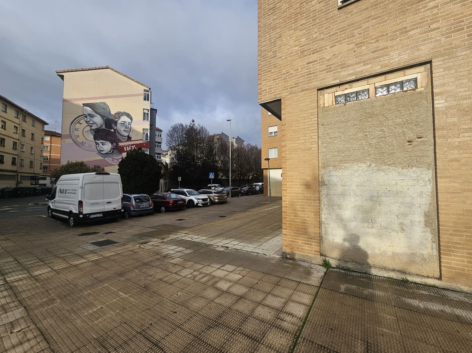 Commercial for rent in Burlada - € 450 (Ref: 9585979)