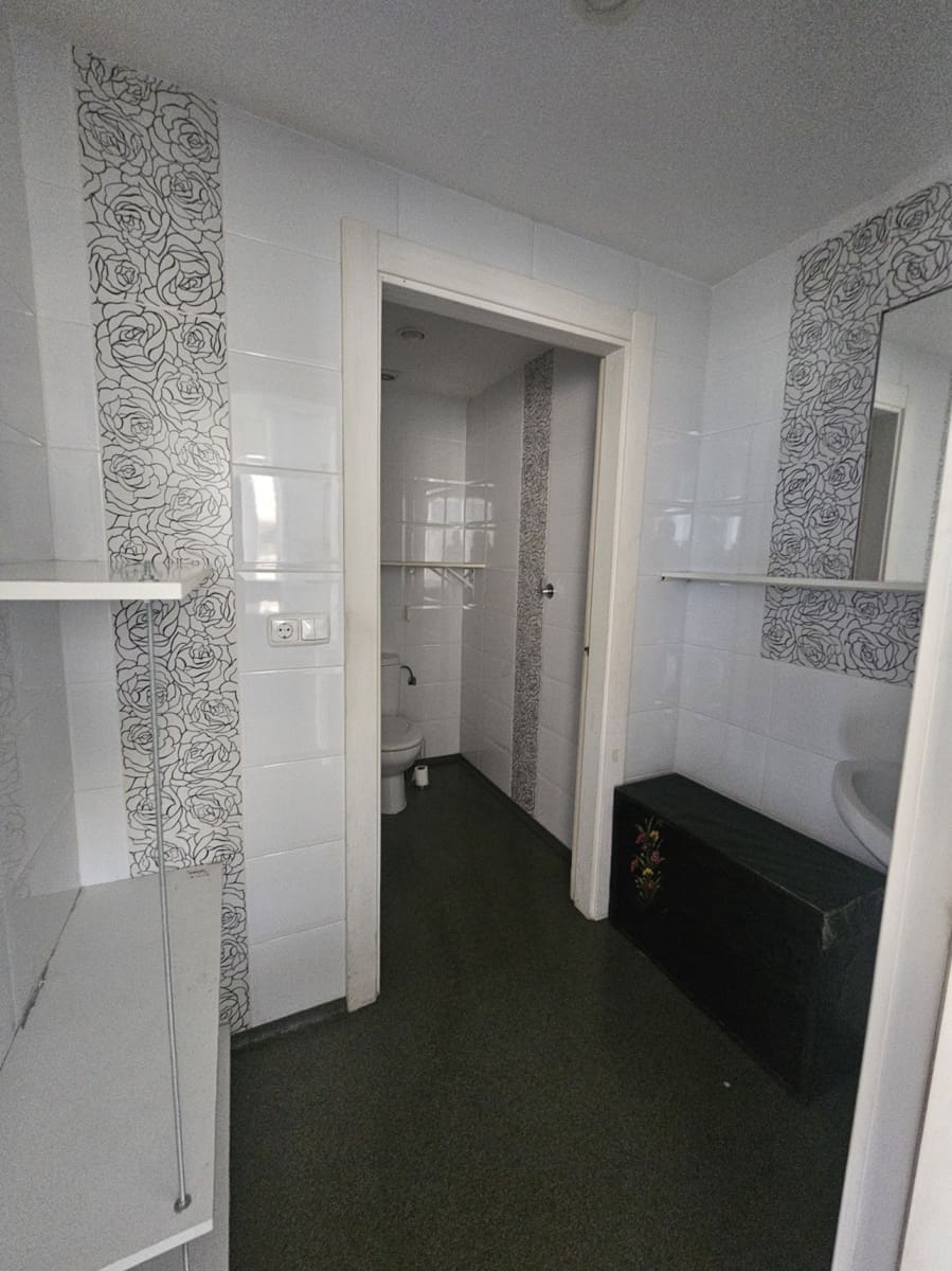 Commercial for rent in Burlada - € 750 (Ref: 9585980)