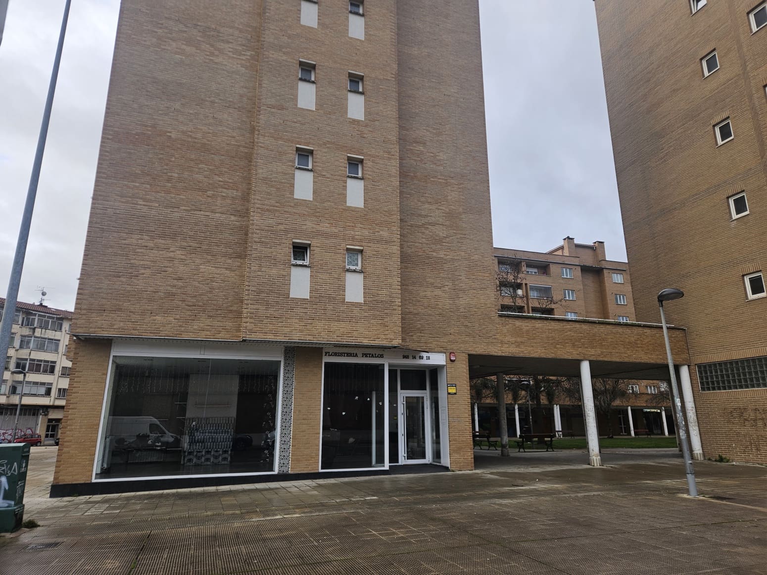 Commercial for rent in Burlada - € 750 (Ref: 9585980)