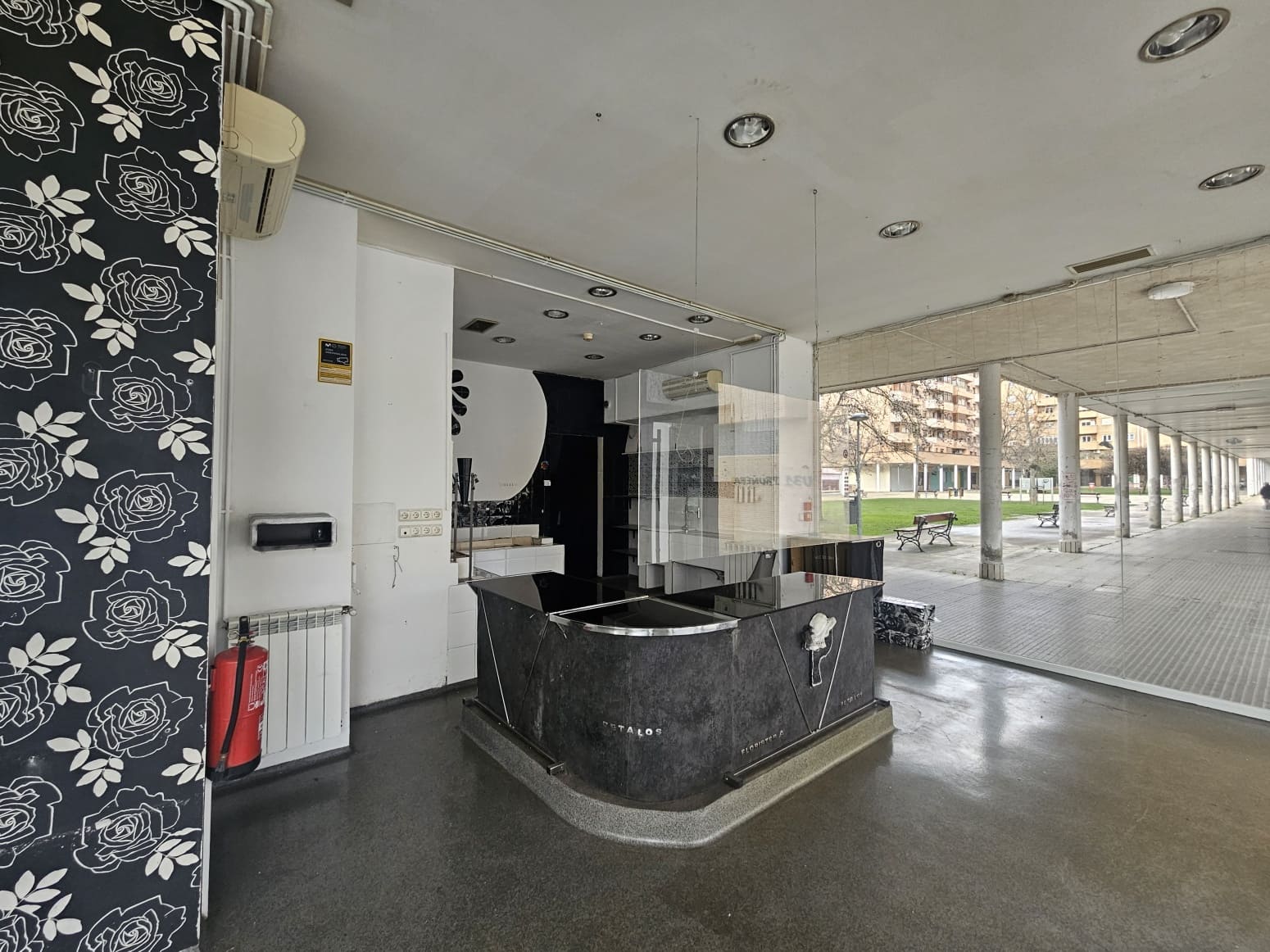 Commercial for rent in Burlada - € 750 (Ref: 9585980)