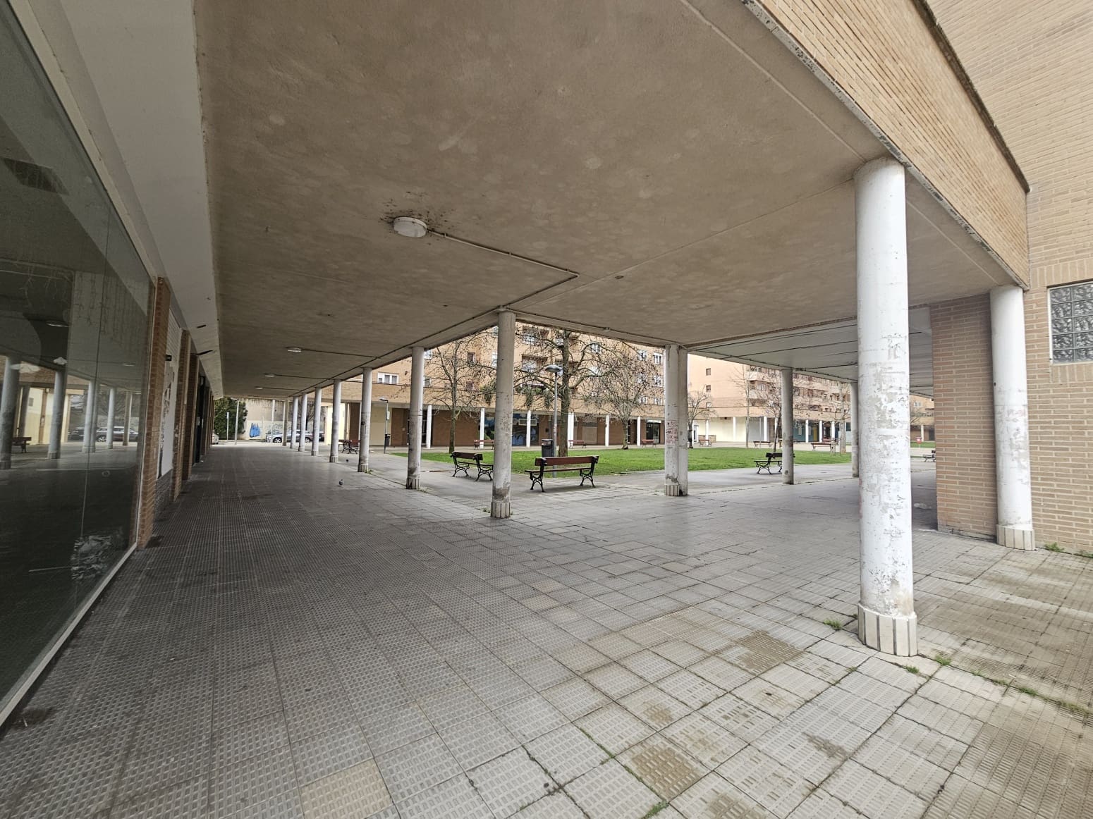 Commercial for rent in Burlada - € 750 (Ref: 9585980)