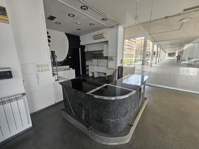 Kaupallinen vuokrattavana paikassa Burlada - 750 € (Ref: 9585980)