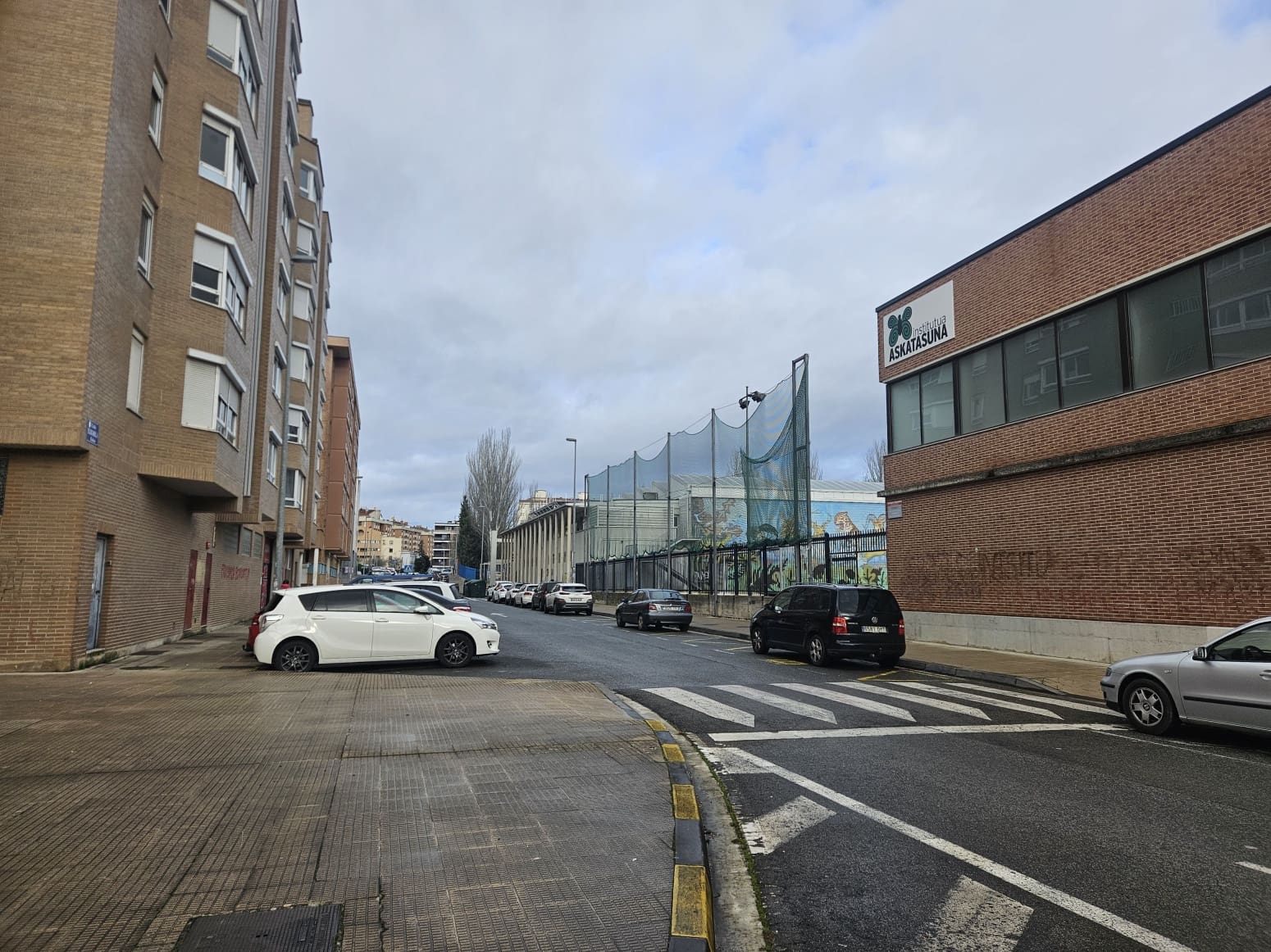 Commercial for rent in Burlada - € 750 (Ref: 9585980)