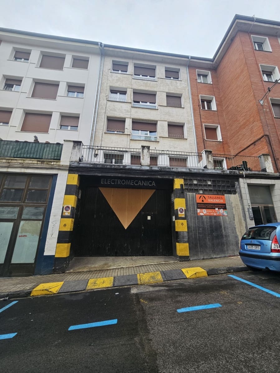 Local Comercial en Pamplona / Iruña en alquiler - 880 € (Ref: 9585981)