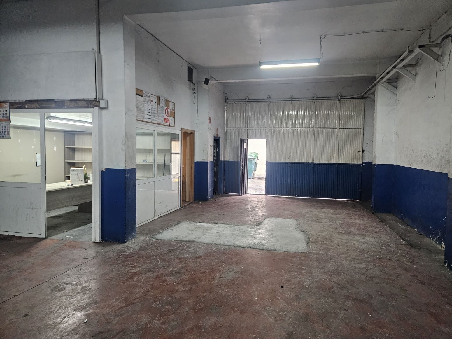 Local Comercial en Pamplona / Iruña en alquiler - 880 € (Ref: 9585981)