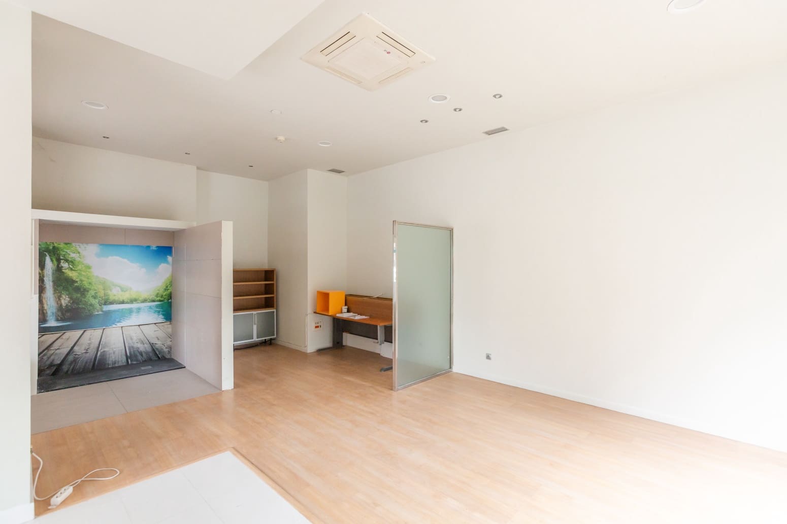 Commercial for rent in Pamplona / Iruna - € 800 (Ref: 9585982)