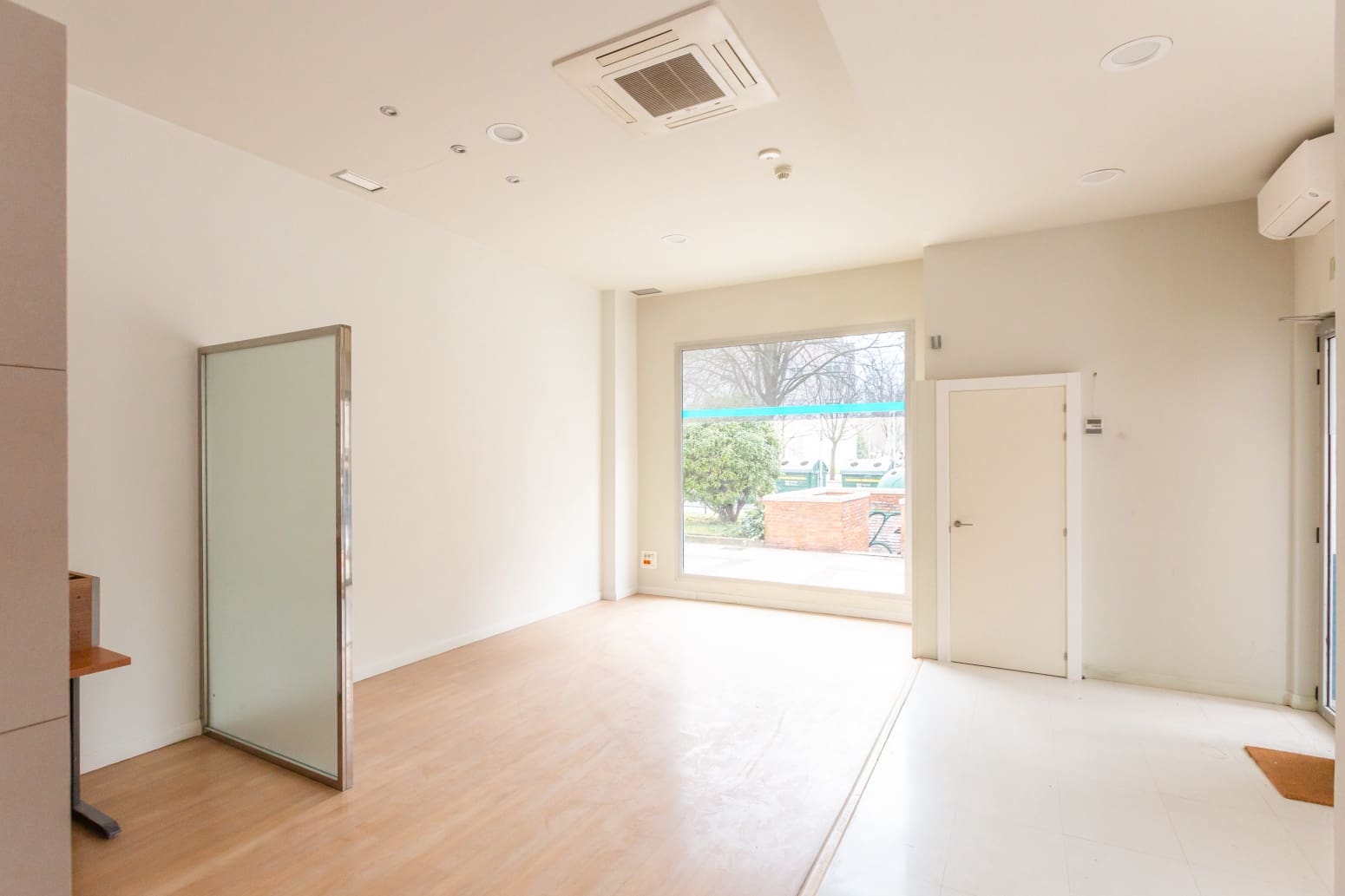 Commercial for rent in Pamplona / Iruna - € 800 (Ref: 9585982)