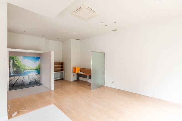 Commercieel te huur in Pamplona - € 800 (Ref: 9585982)