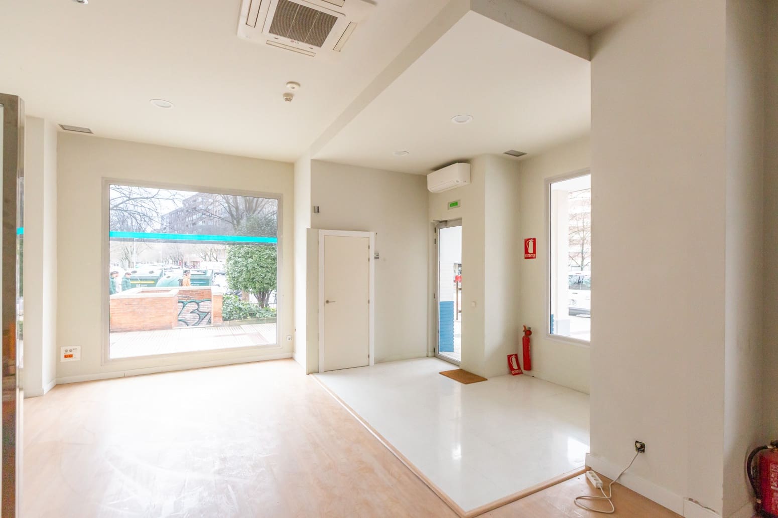 Commercial for rent in Pamplona / Iruna - € 800 (Ref: 9585982)